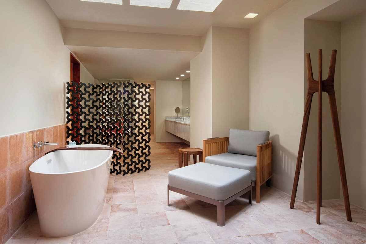 Presidential Suite, 1 King, Ocean view, High floor | Bathroom
