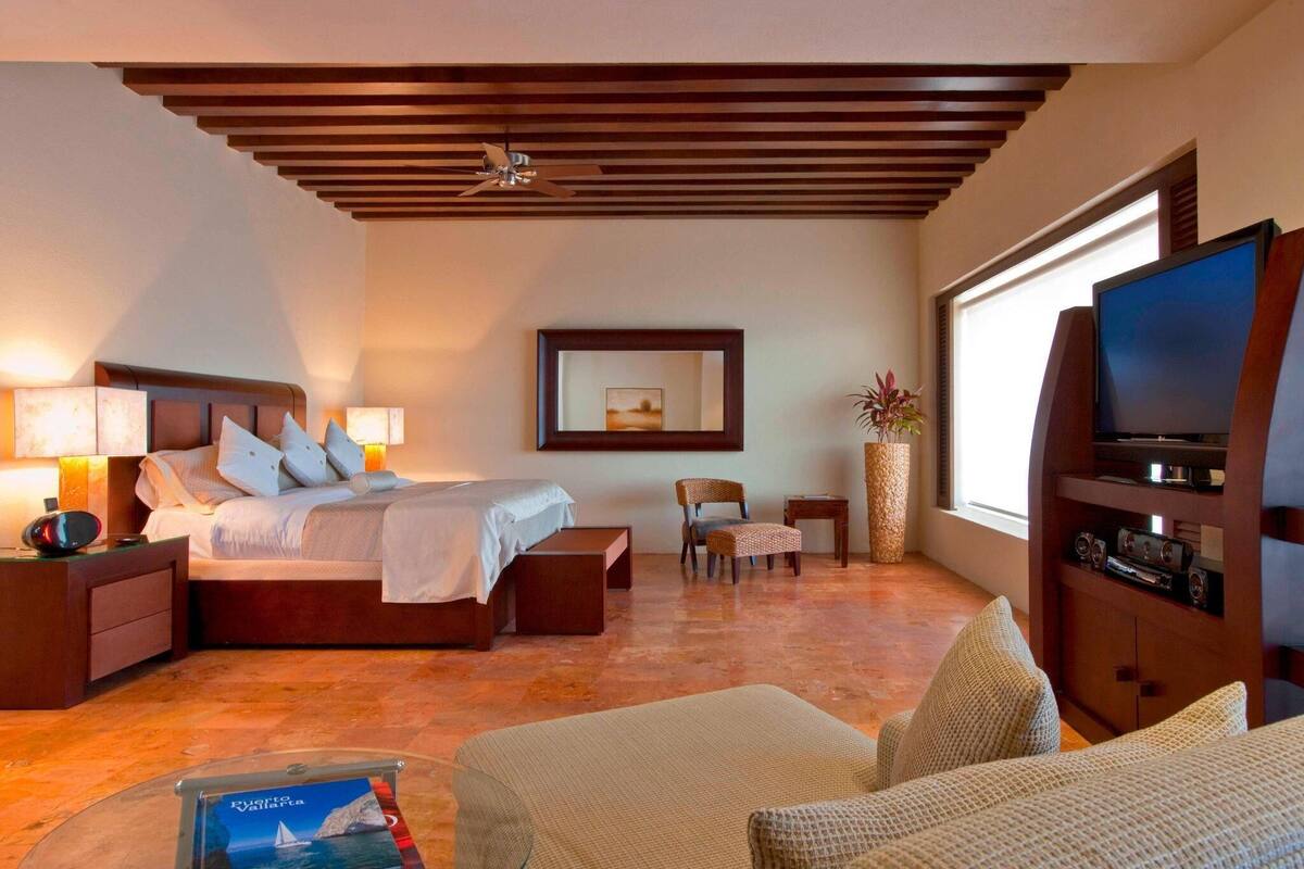 Minibar, in-room safe, desk, laptop workspace