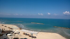 Terrace/patio - Crowne Plaza Tel Aviv Beach by IHG (Tel Aviv)