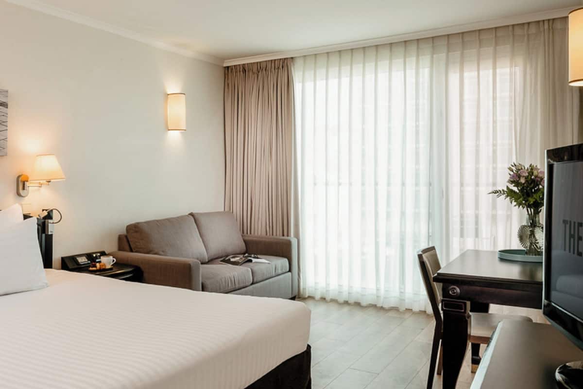 Minibar, caja de seguridad en la habitación y sistema de insonorización