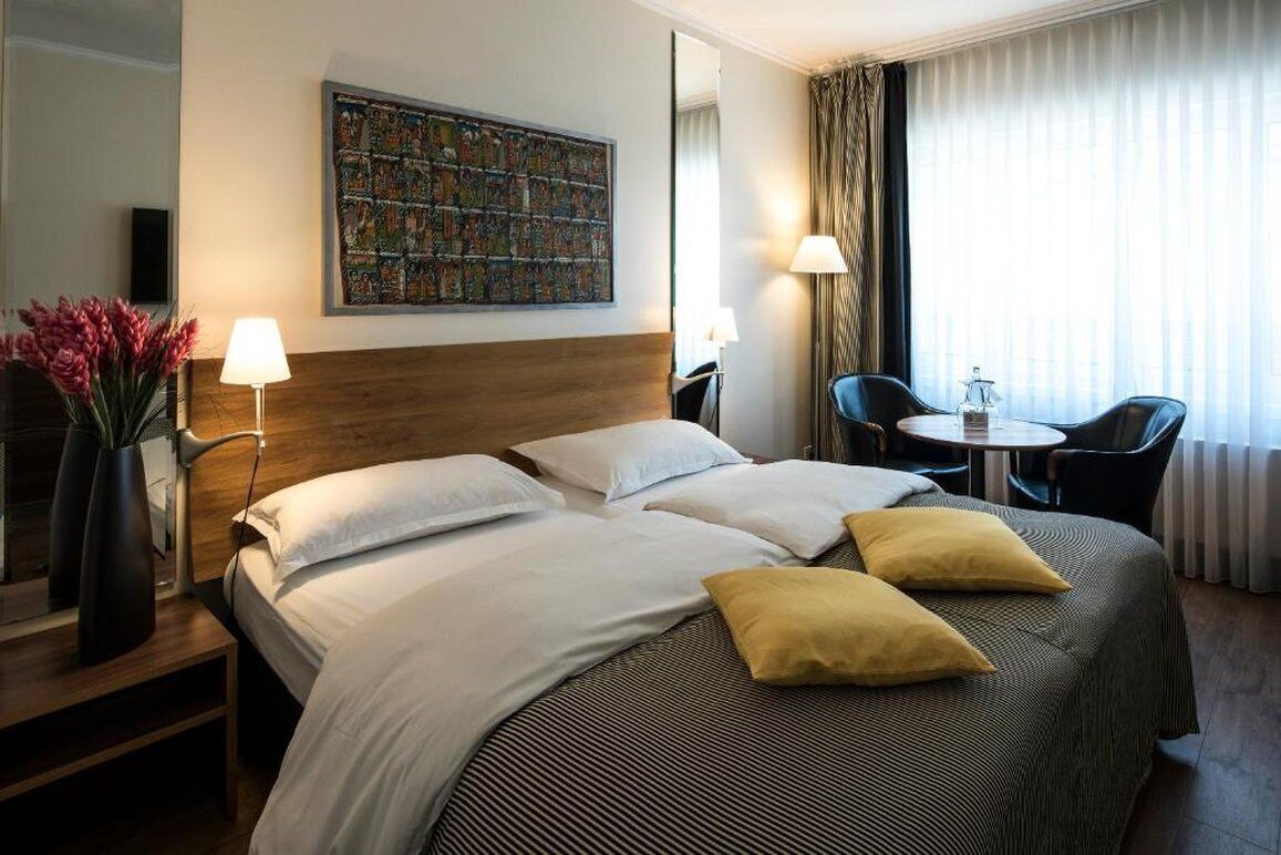 Photo - Central Plaza Hotel