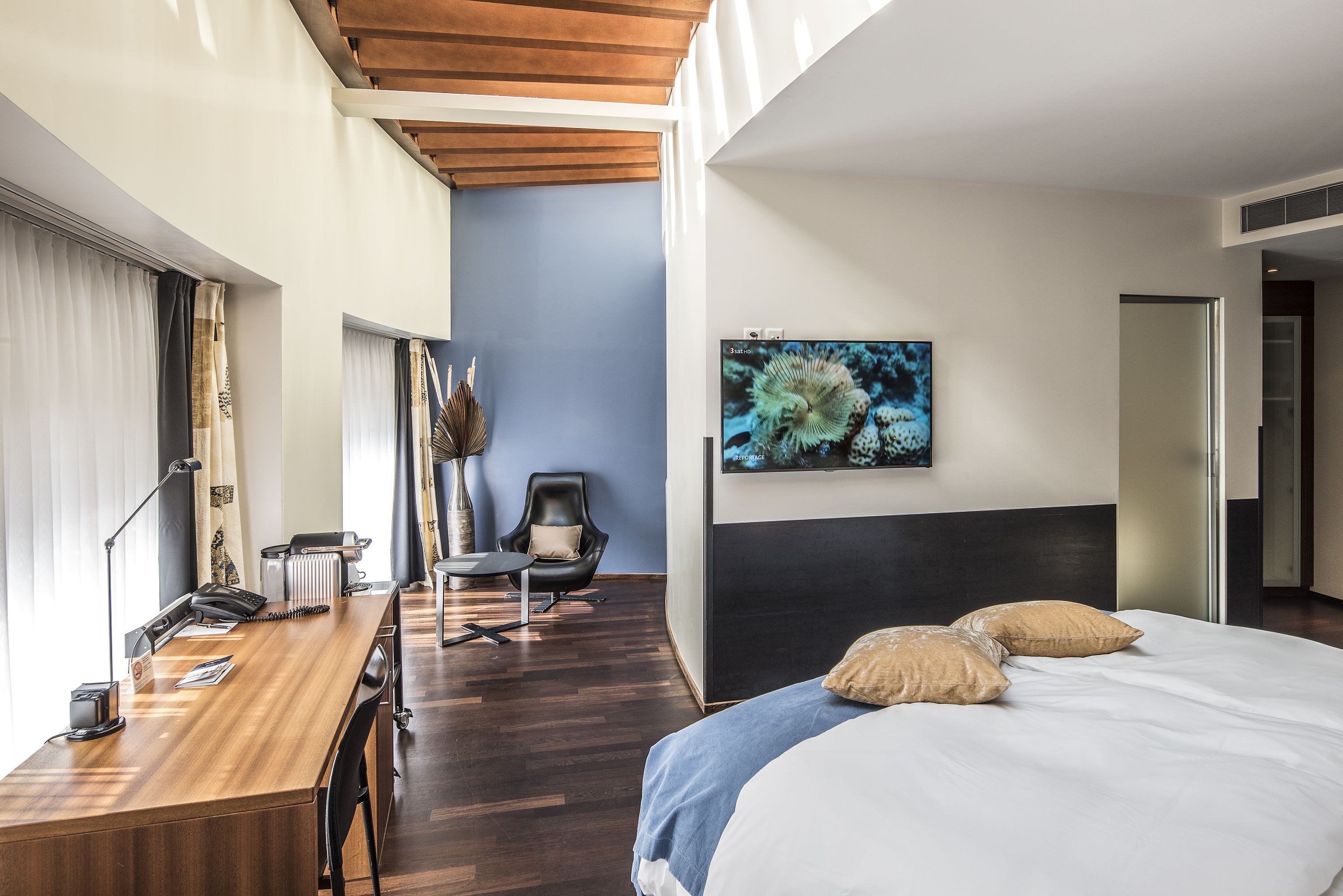 superior double room | 1 bedroom, hypo-allergenic bedding, down duvets, minibar