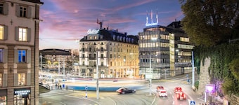 Central Plaza Hotel