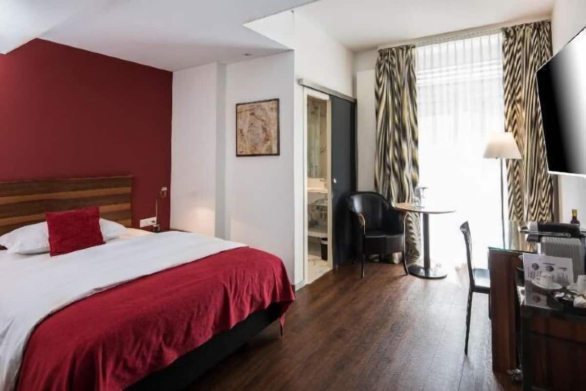 1 chambre, literie hypoallergénique, couette en duvet d'oie, minibar