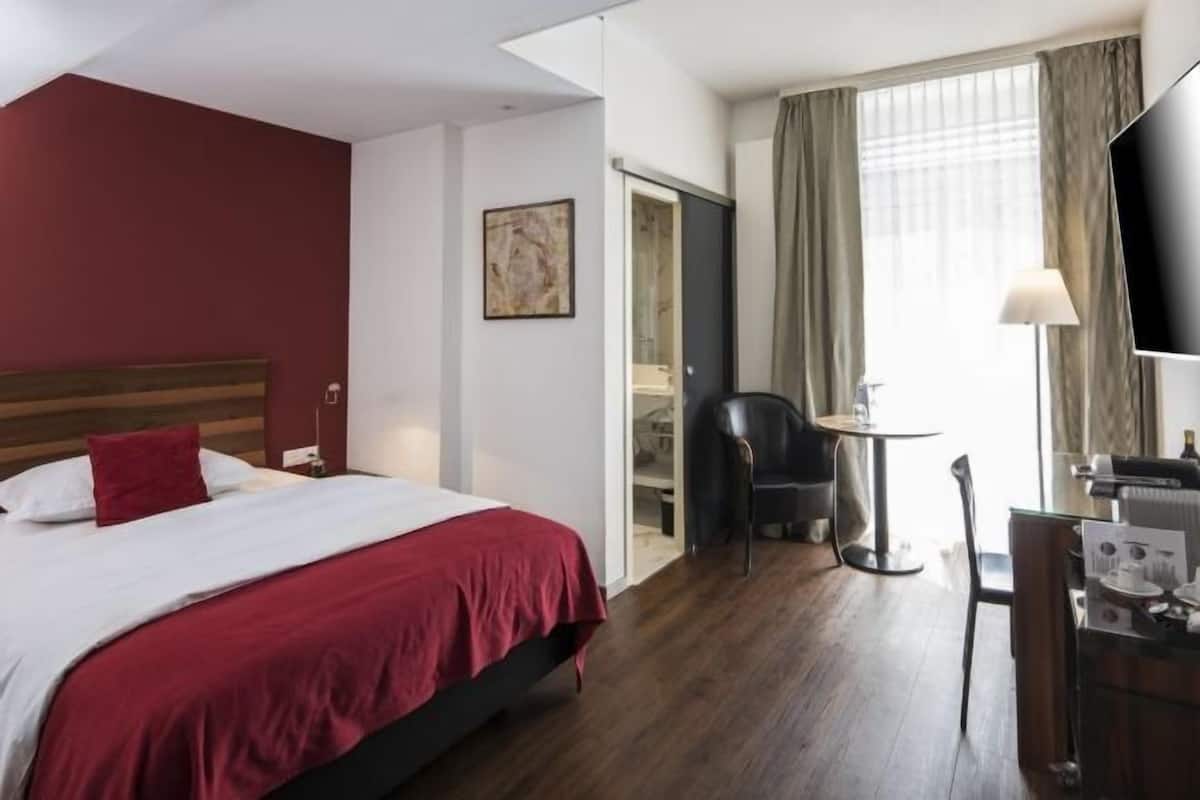 1 chambre, literie hypoallergénique, couette en duvet d'oie, minibar