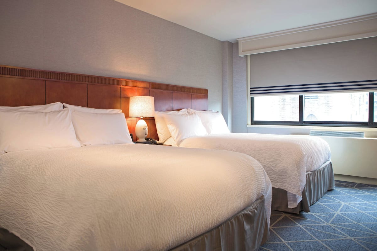 Egyptian cotton sheets, premium bedding, in-room safe, desk