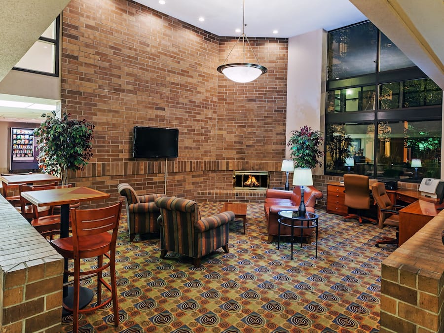 Área de estar no saguão