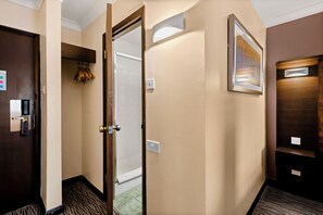 Standard Twin Room | Bathroom