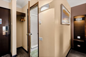 Standard Twin Room | Bathroom