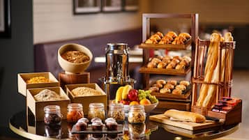 Tägliches Frühstücksbuffet (17.95 GBP pro Person)