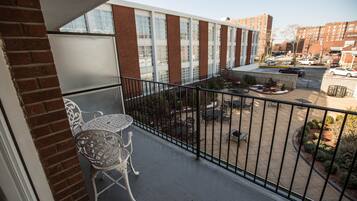 Standard Room, 1 King Bed, Balcony | Balcony