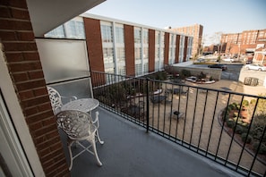 Standard Room, 1 King Bed, Balcony | Balcony