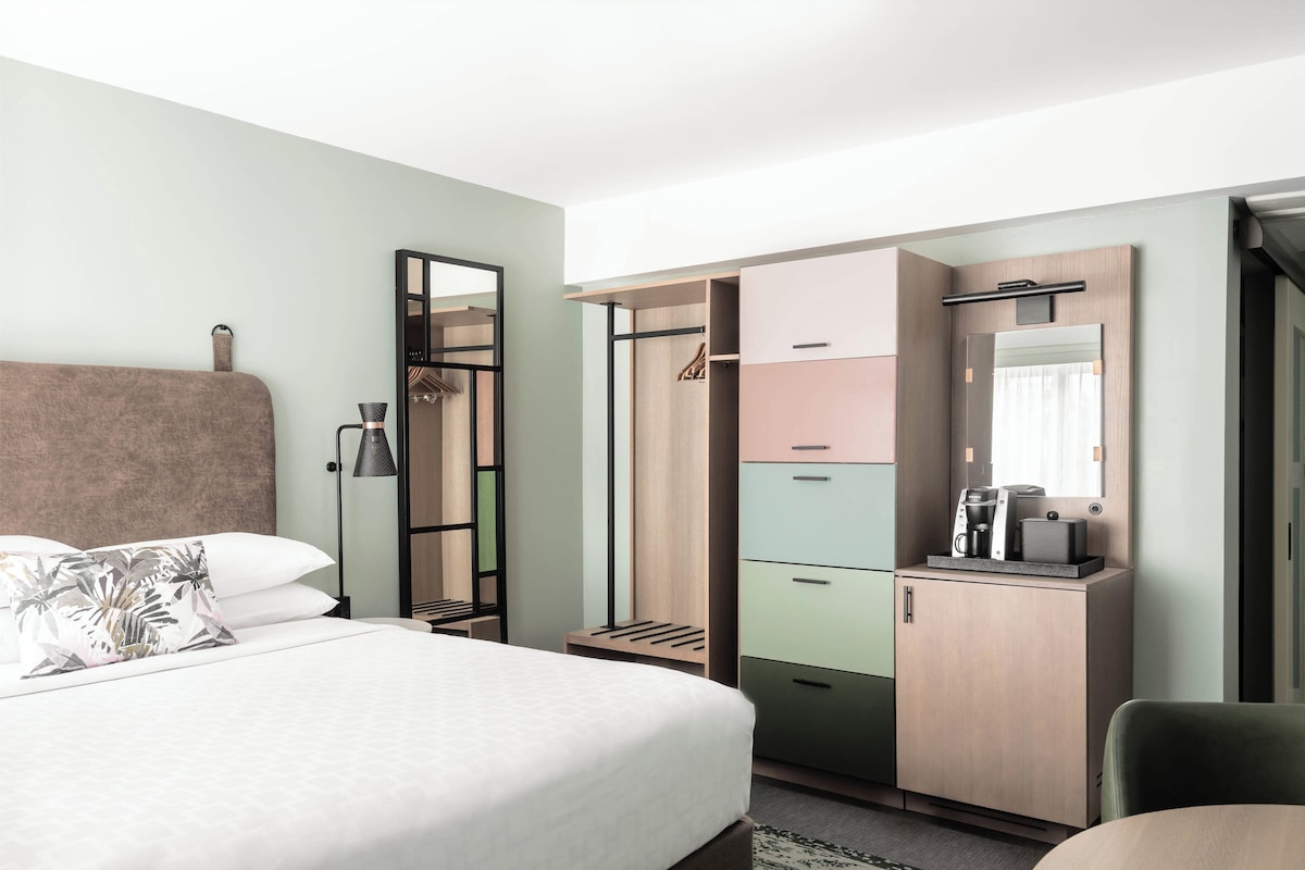 Ropa de cama de alta calidad y escritorio