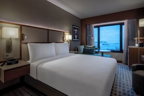 Room, 1 King Bed (Guest, Bosphorus View) | Minibar, in-room safe, desk, iron/ironing board - DoubleTree by Hilton Istanbul Macka (Istanbul)
