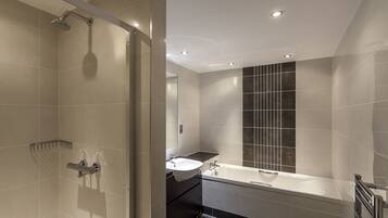 Superior Room, 1 King Bed, Non Smoking | Bathroom | Free toiletries, hair dryer, towels, soap
