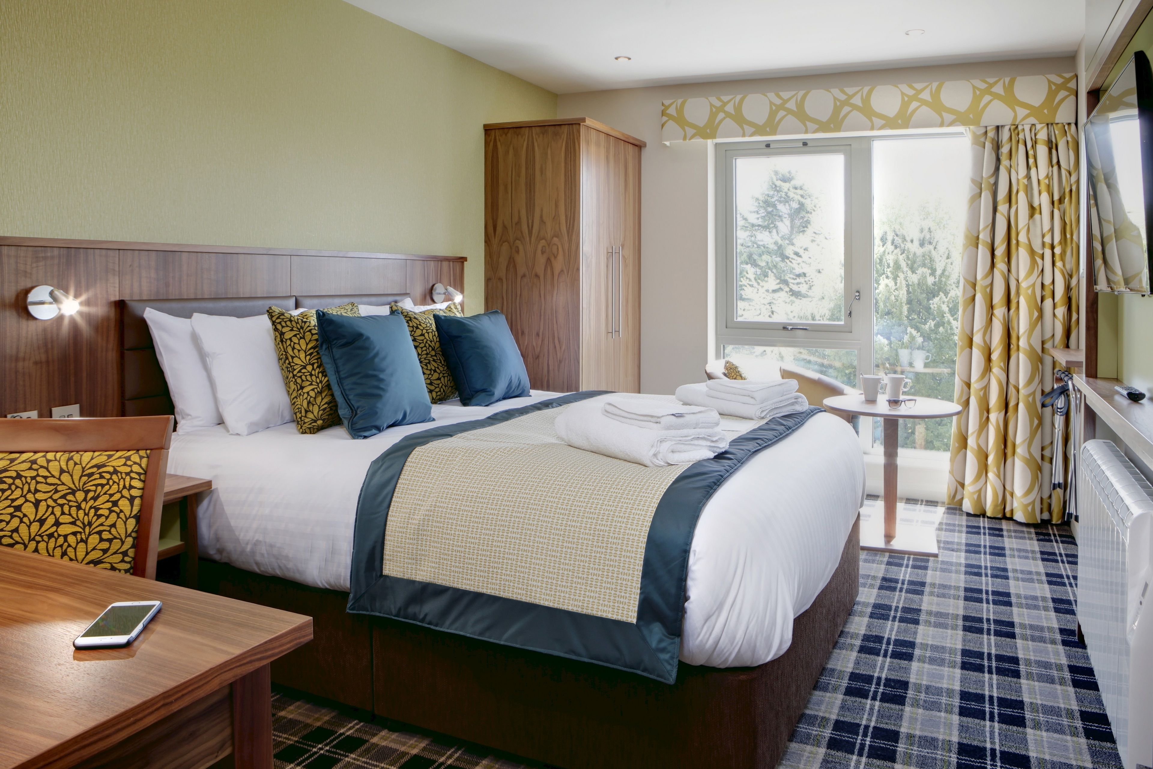 standard room, 1 king bed, non smoking, balcony | premium bedding, in-room safe, individually decorated