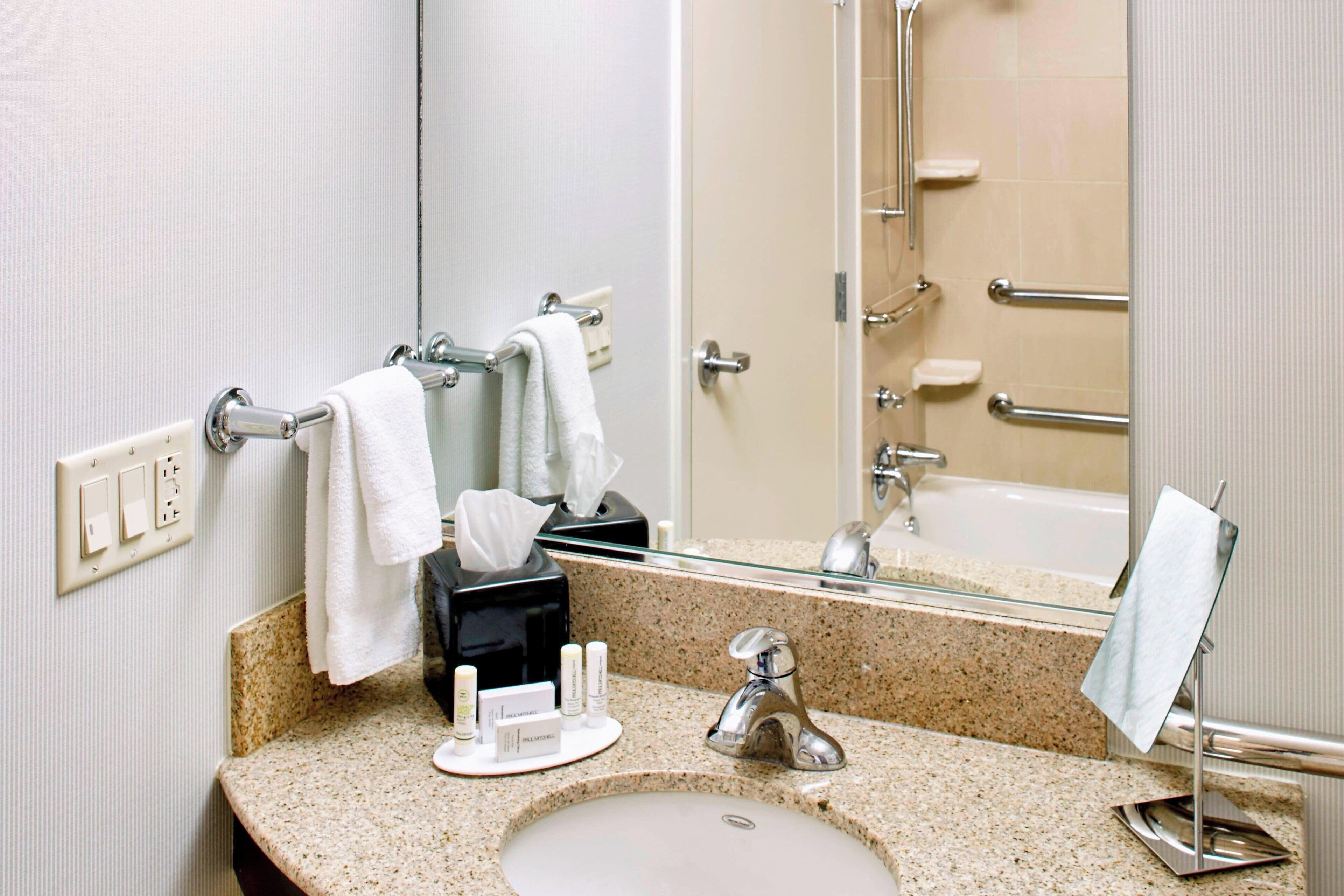 combined shower/bathtub, free toiletries, hair dryer, towels