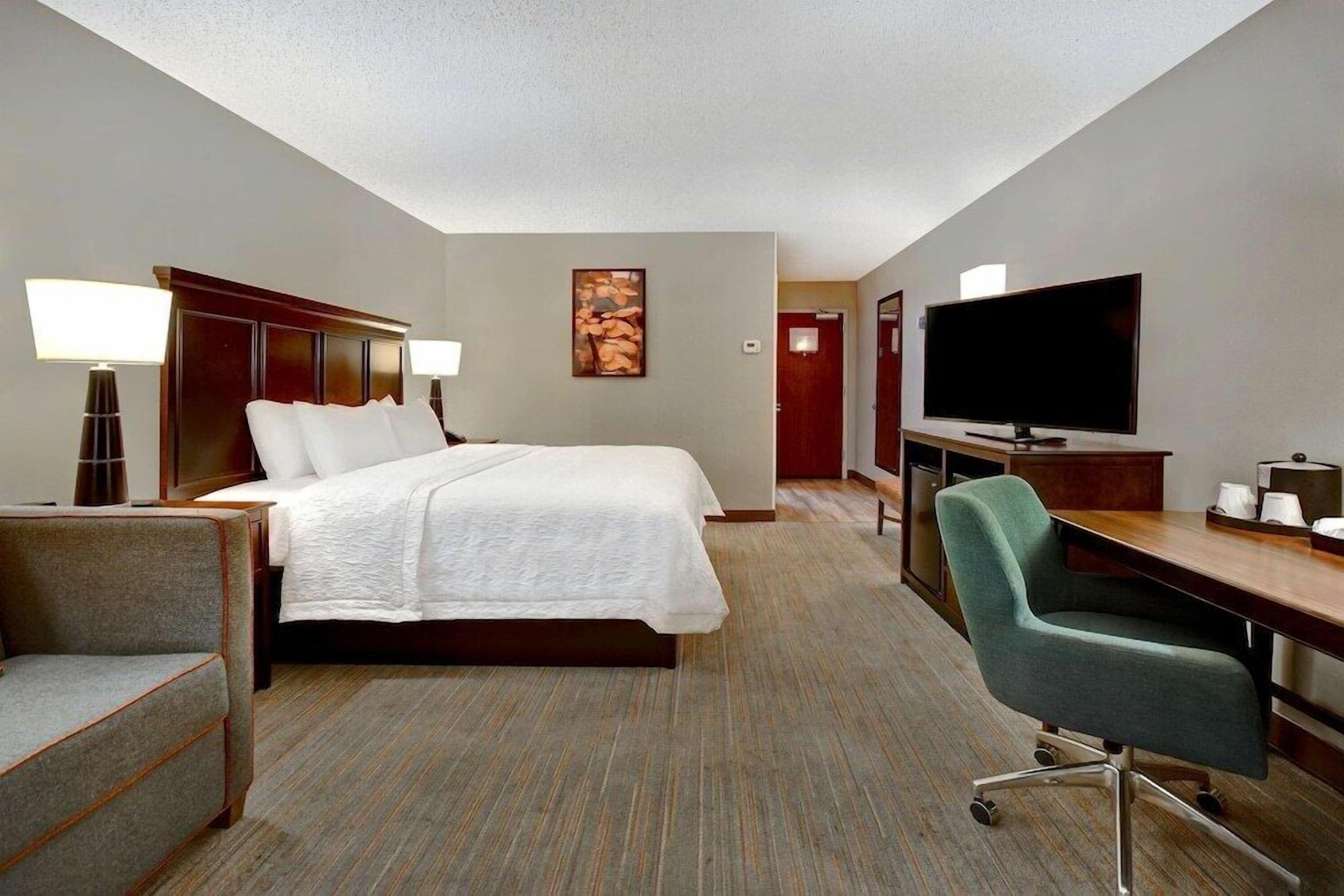 Premium bedding, down comforters, desk, laptop workspace