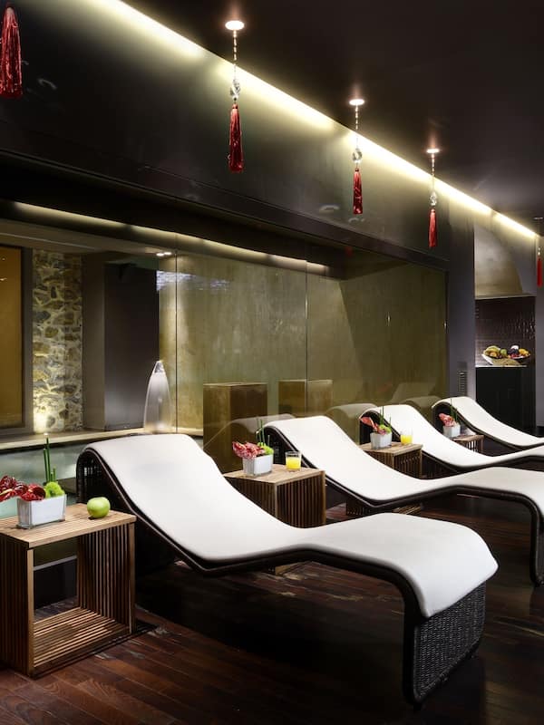 Couples treatment room(s), sauna, hot tub, steam room