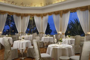 3 restaurants; breakfast, lunch, and dinner served - Royal Hotel San Remo (Sanremo)