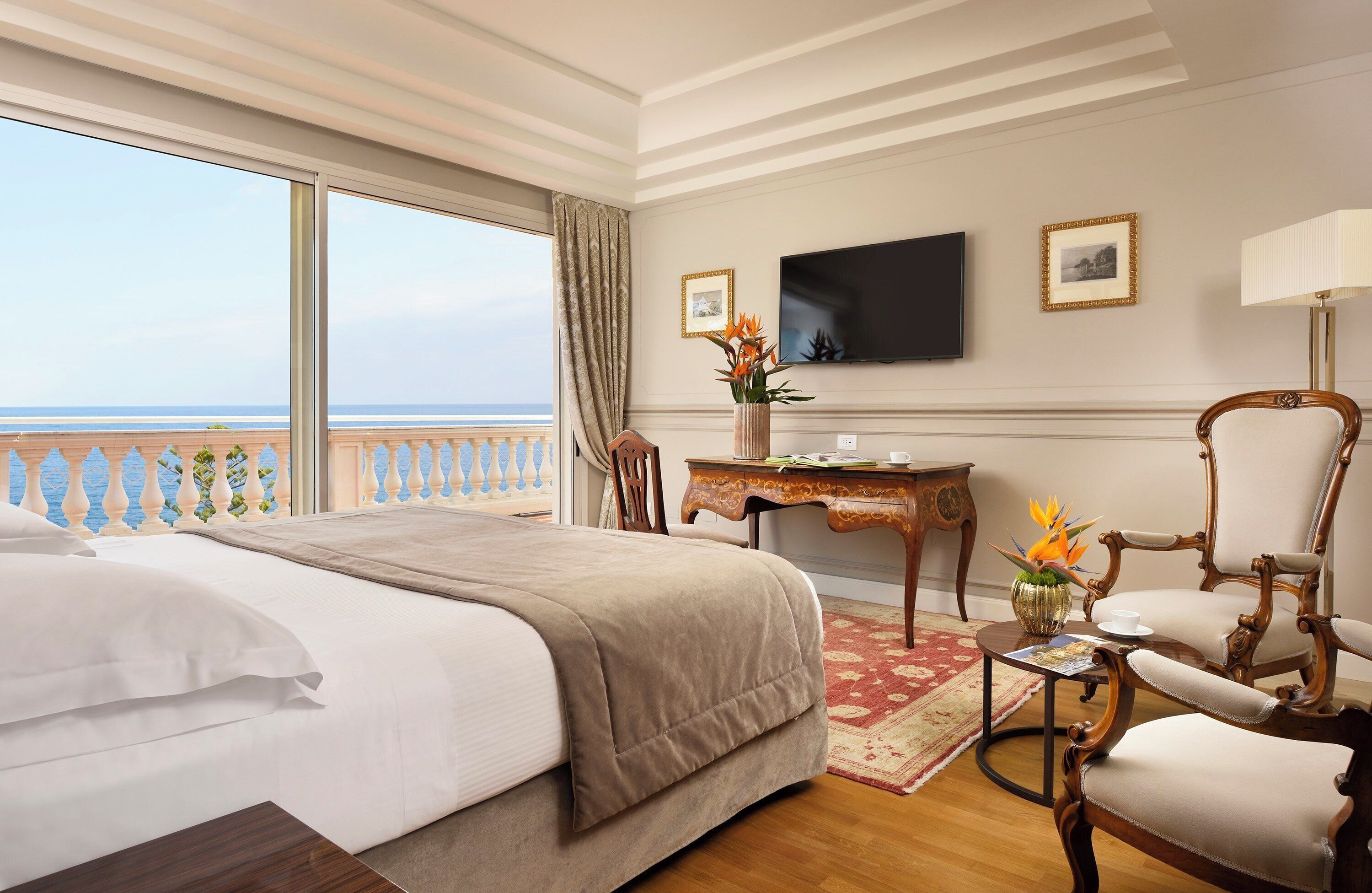 Exclusieve suite, terras, uitzicht op zee | Hypoallergeen beddengoed, bedden met traagschuimmatrassen, een minibar