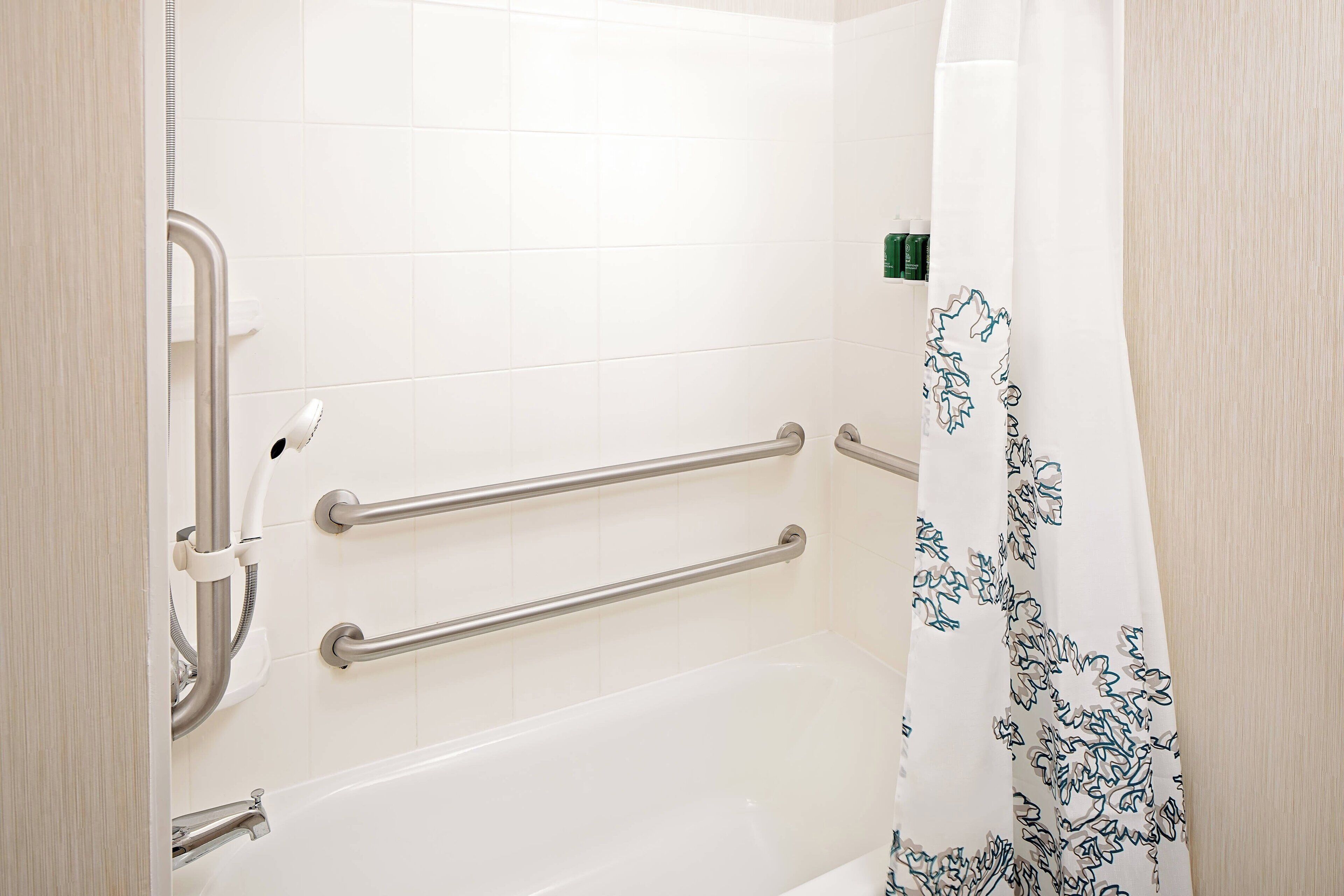 bathtub, deep-soaking bathtub, free toiletries, hair dryer