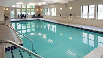 室内游泳池,季节性开放的室外游泳池,池畔遮阳伞