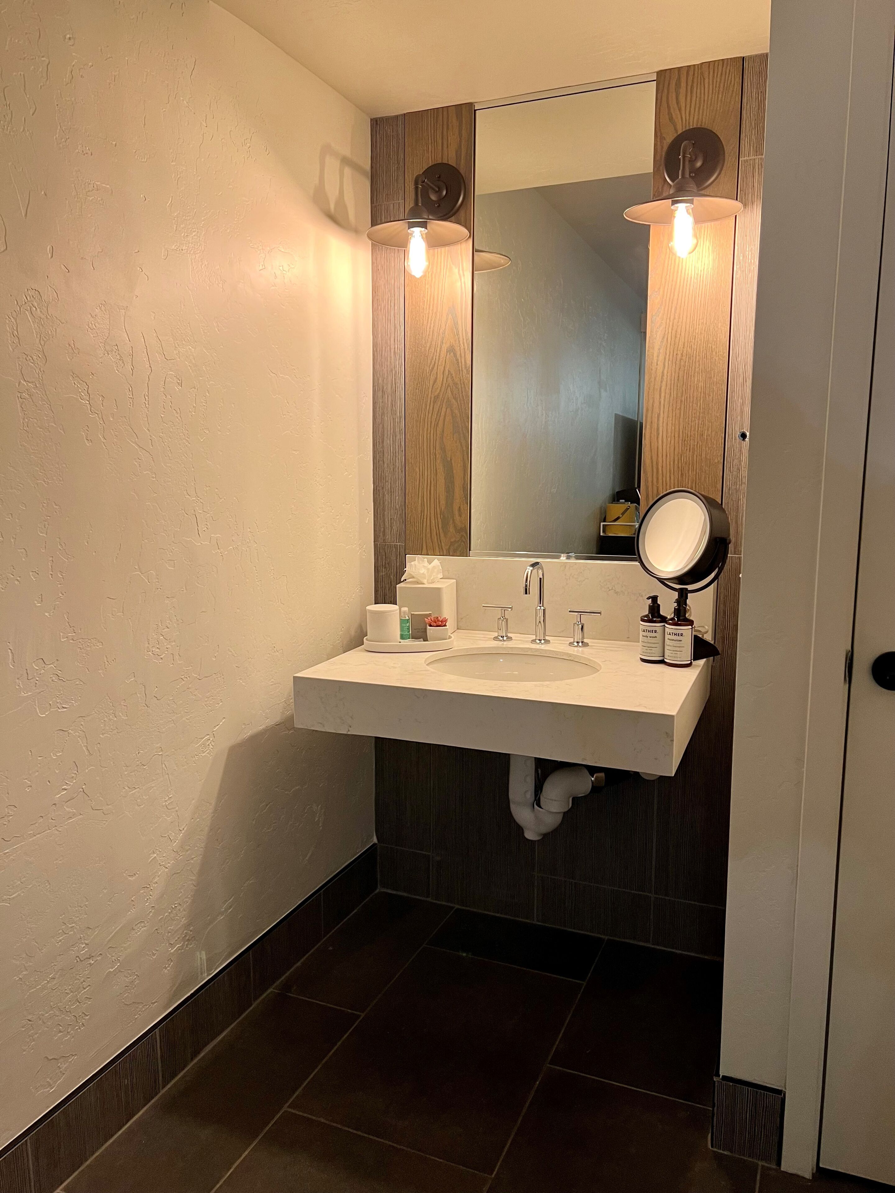 combined shower/bathtub, eco-friendly toiletries, hair dryer, towels