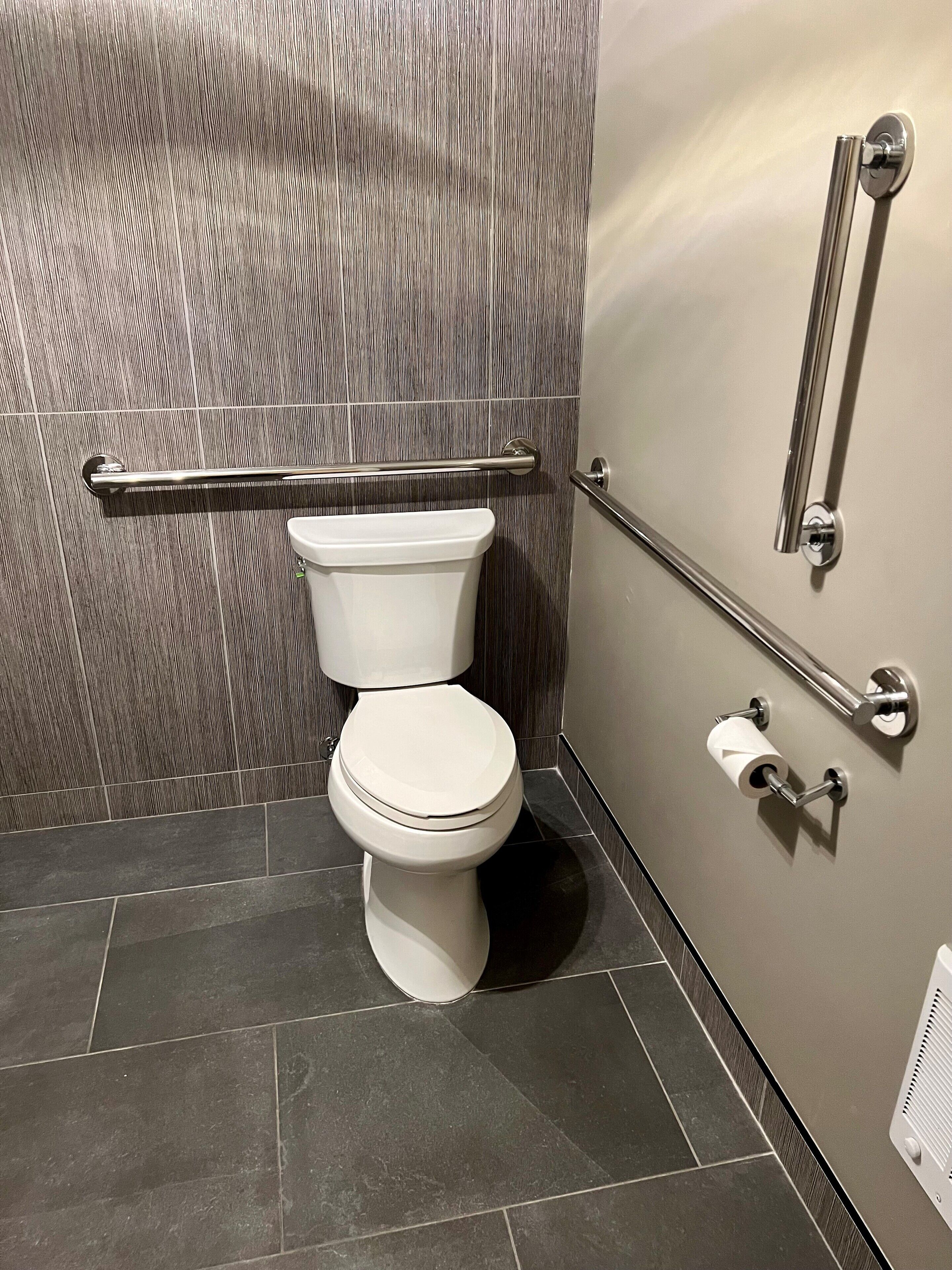 combined shower/bathtub, eco-friendly toiletries, hair dryer, towels