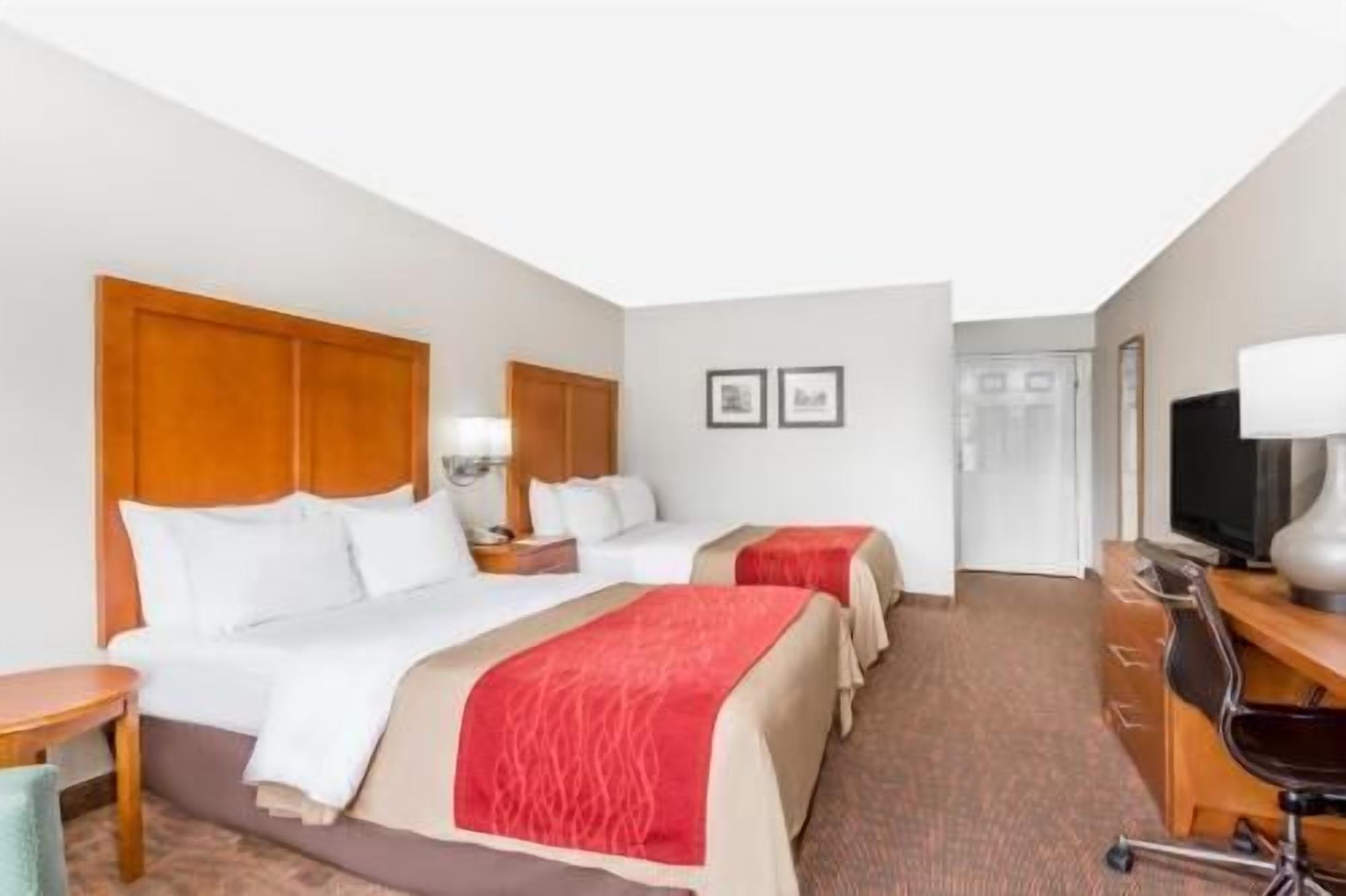 In-room safe, desk, laptop workspace, blackout drapes