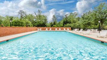 室內游泳池和室外游泳池