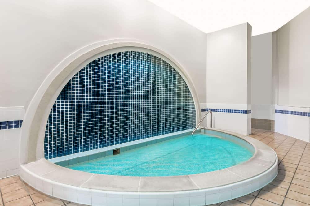 luxury hotels in Williamsburg