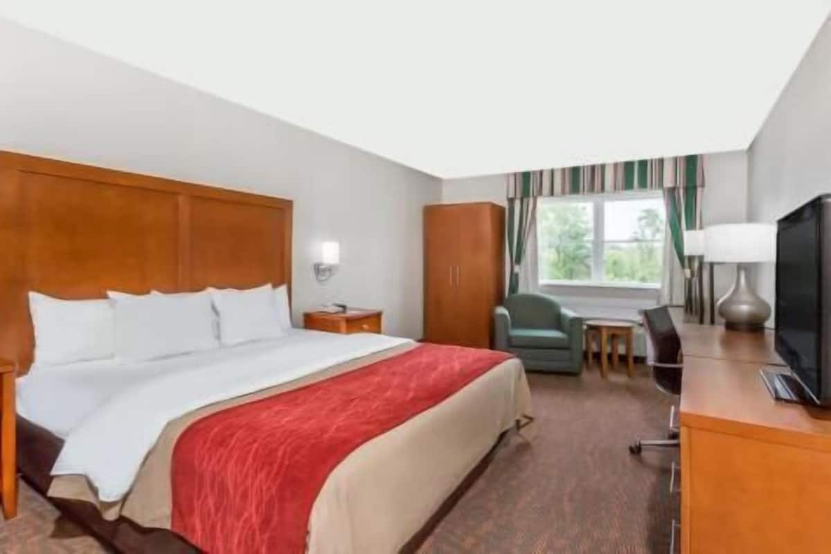 In-room safe, desk, laptop workspace, blackout curtains