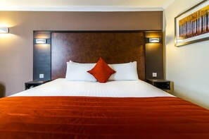 スタンダード ダブルルーム | デスク、アイロン / アイロン台、WiFi (無料)、ベッドシーツ