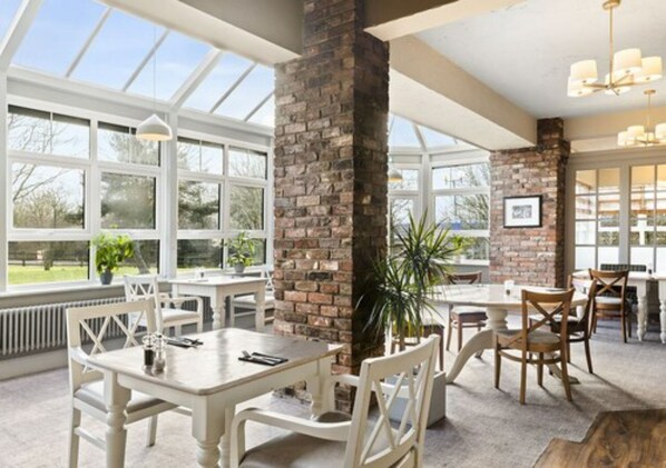 Breakfast and lunch served - Dragonfly Hotel Colchester (Colchester)