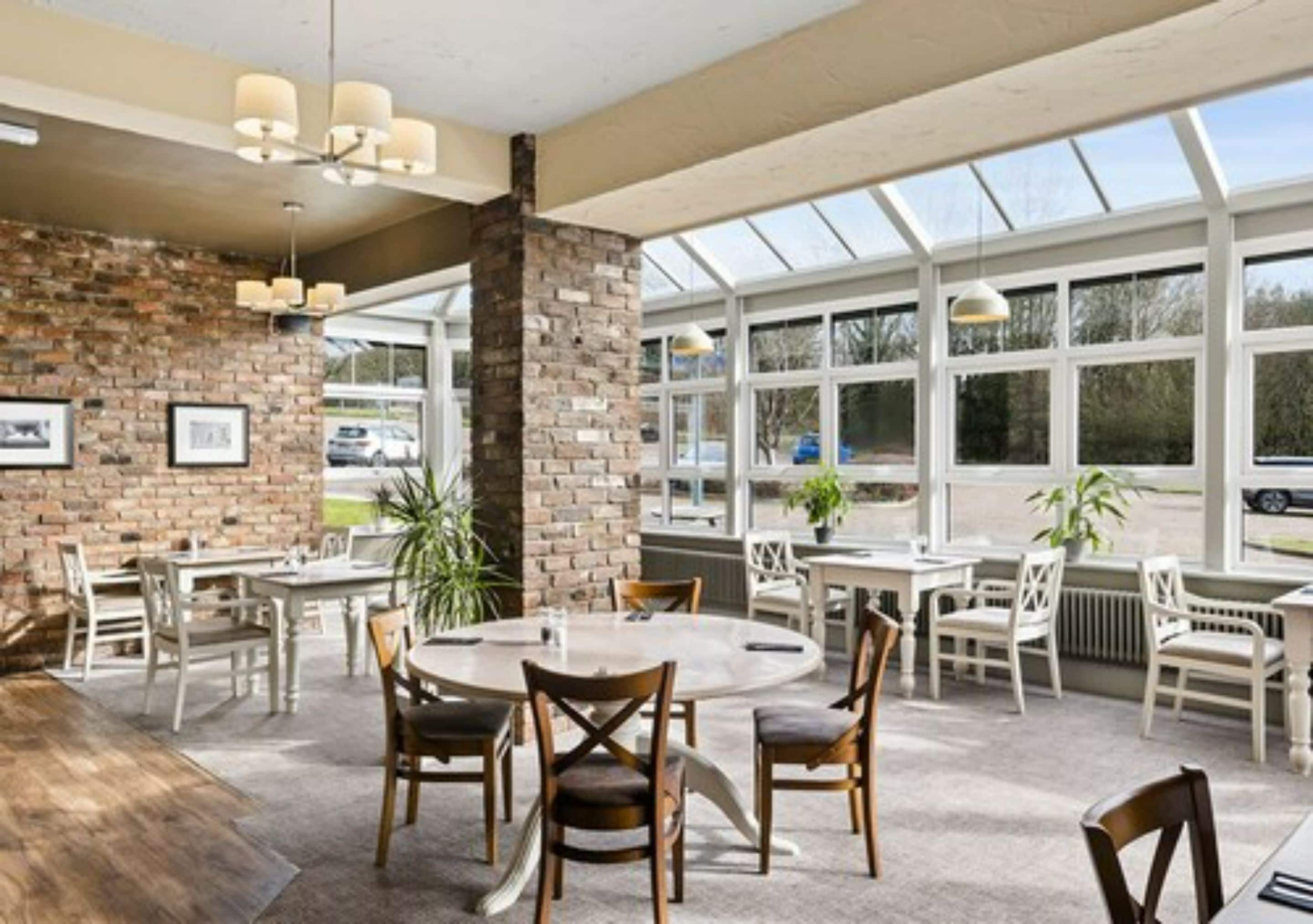 Breakfast and lunch served