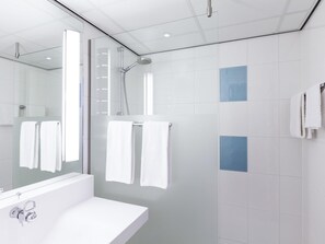 Amenidades de baño ecológicas, secadora de cabello, toallas, jabón 