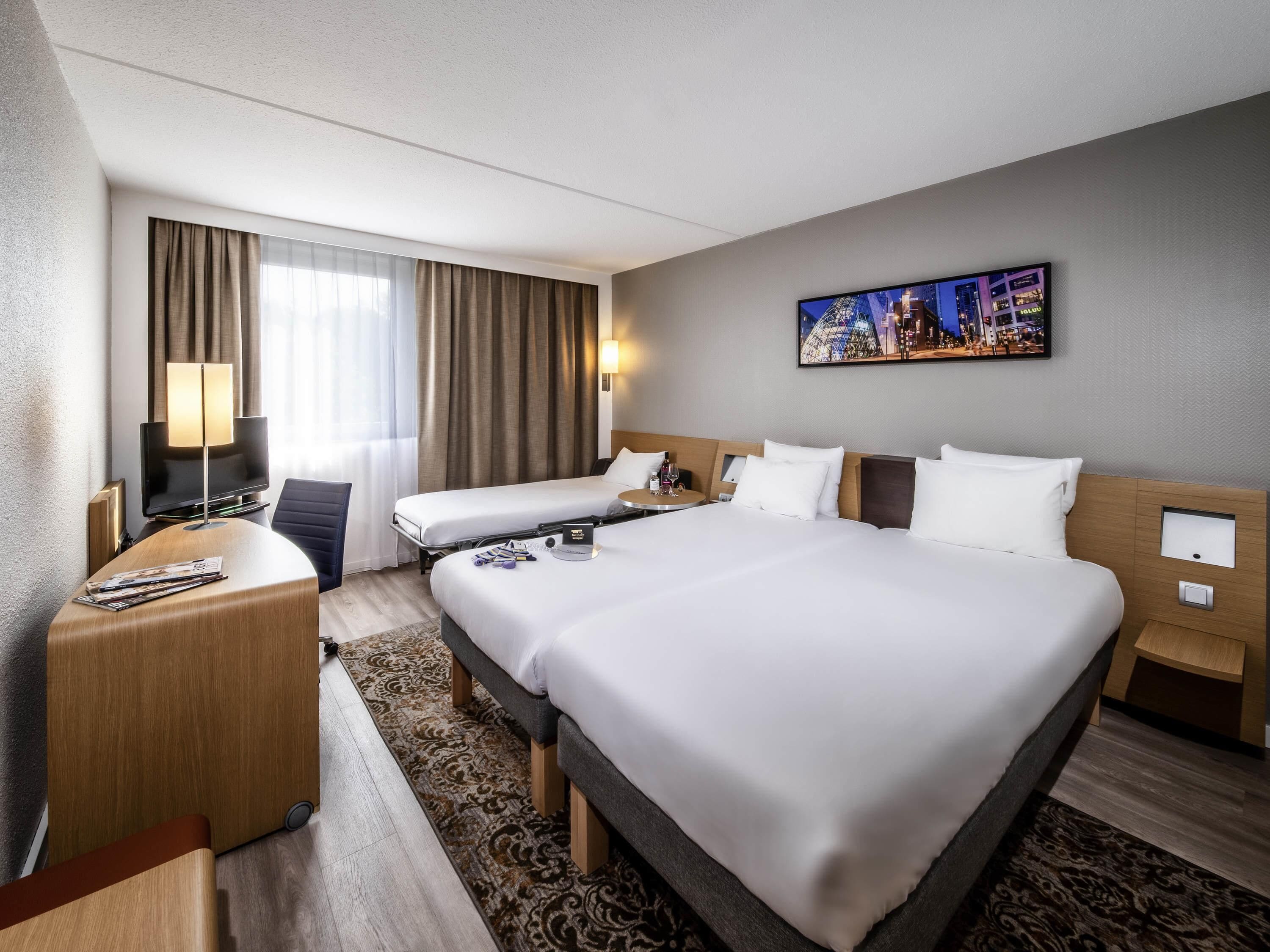 Premium bedding, in-room safe, desk, laptop workspace