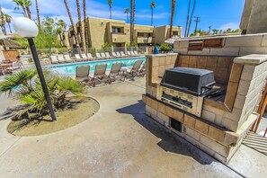 BBQ/picnic area - Desert Vacation Villas (Palm Springs)