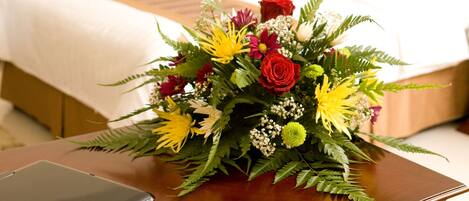 Hypo-allergenic bedding, minibar, in-room safe, desk