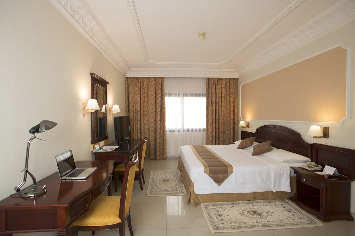 1 bedroom, hypo-allergenic bedding, minibar, in-room safe