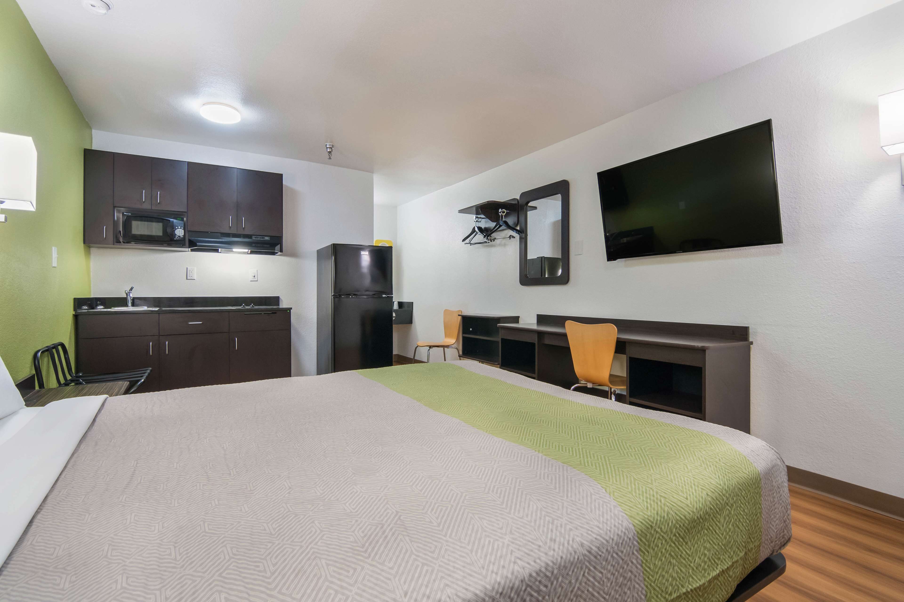 Standard Room, 1 Queen Bed, Non Smoking, Kitchenette | Free WiFi, bed sheets, alarm clocks