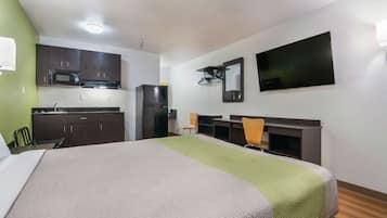 Habitación estándar, 1 cama Queen size, para no fumadores, cocineta | Wifi gratis, ropa de cama y despertador