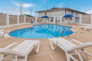 Outdoor pool - Motel 6 Abilene, TX (Abilene)