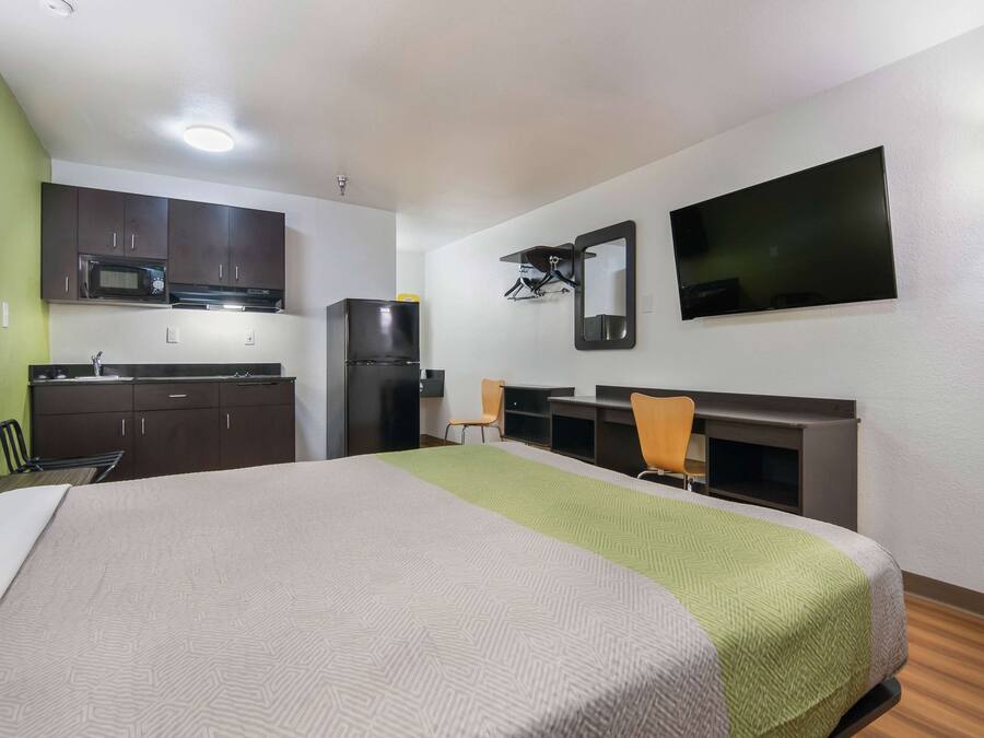 Camera Standard, 1 letto queen, non fumatori, angolo cottura | Wi-Fi gratuito, lenzuola, orologio con sveglia