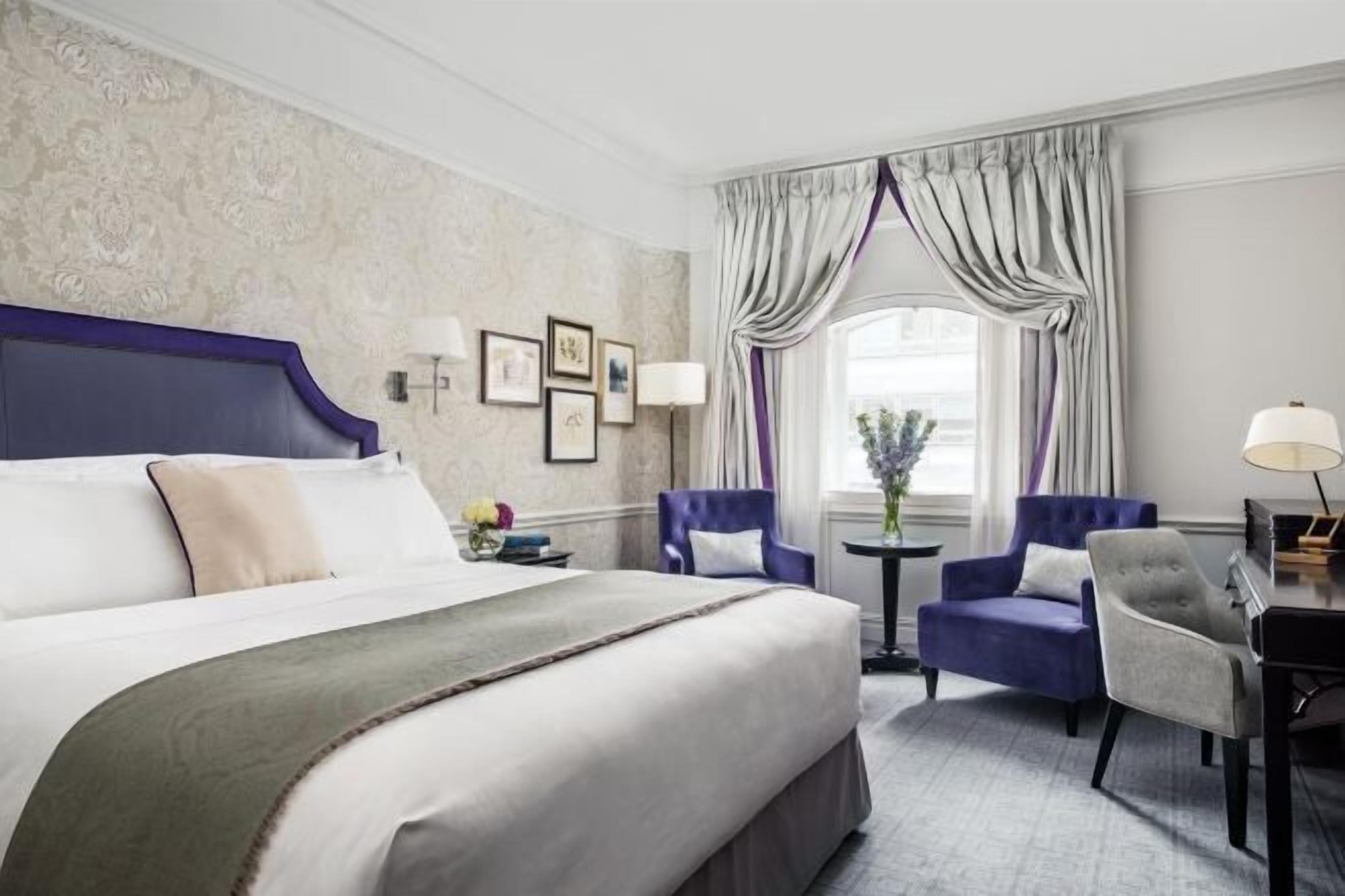 Allergitestet sengetøy, minibar, safe på rommet og skrivebord