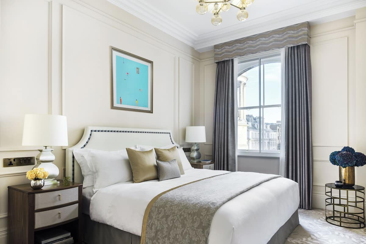 1 bedroom, hypo-allergenic bedding, minibar, in-room safe