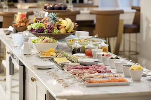 Hypo-allergenic bedding, minibar, in-room safe, desk - The Langham, London (London)