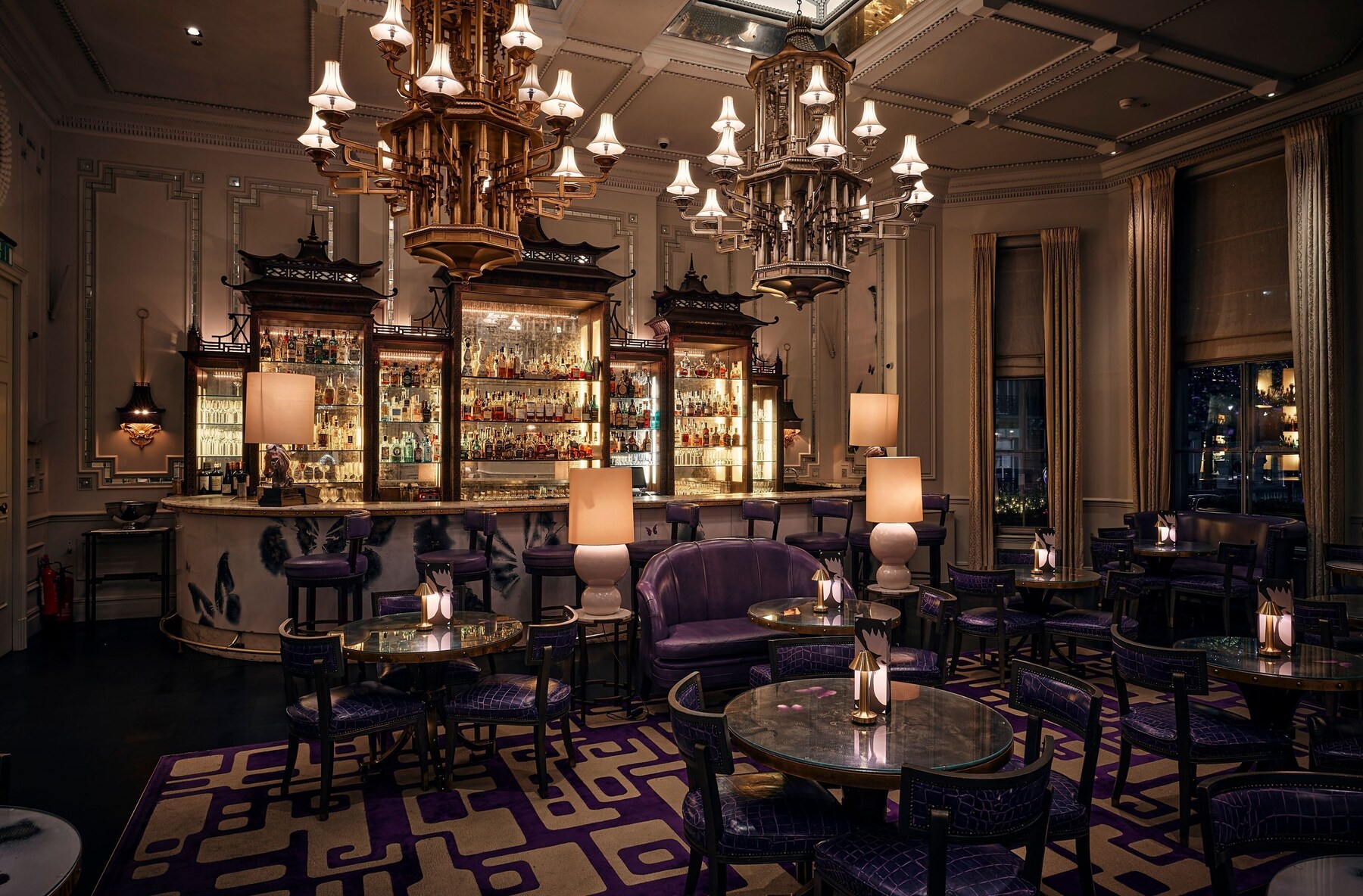 2 bars/lounges, pub, cocktail bar