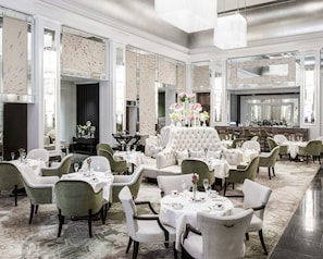 Déjeuner, dîner et souper servis sur place